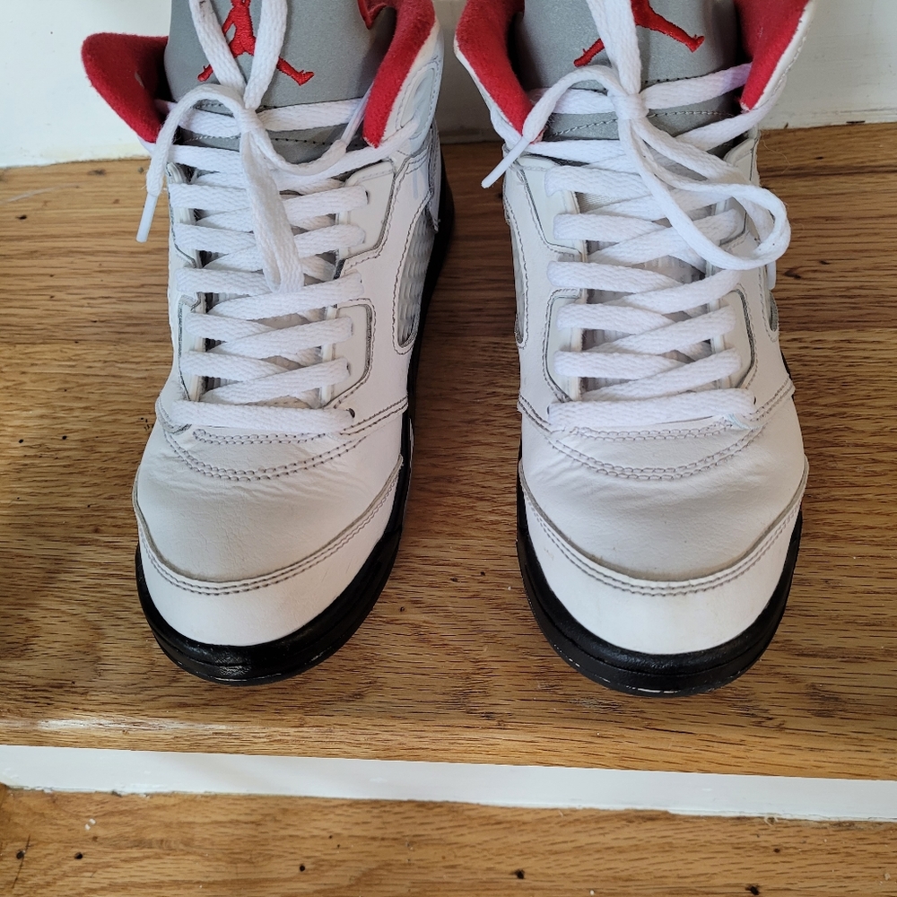 Retro 5 Fire Red - Picture 2 of 5
